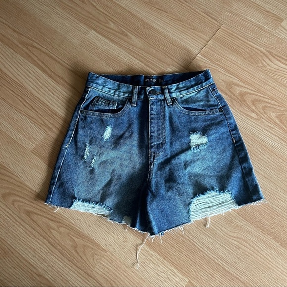 NWT Nasty Gal Organic Denim Distressed High Waisted Jean Shorts Women’s 4 - Picture 1 of 9